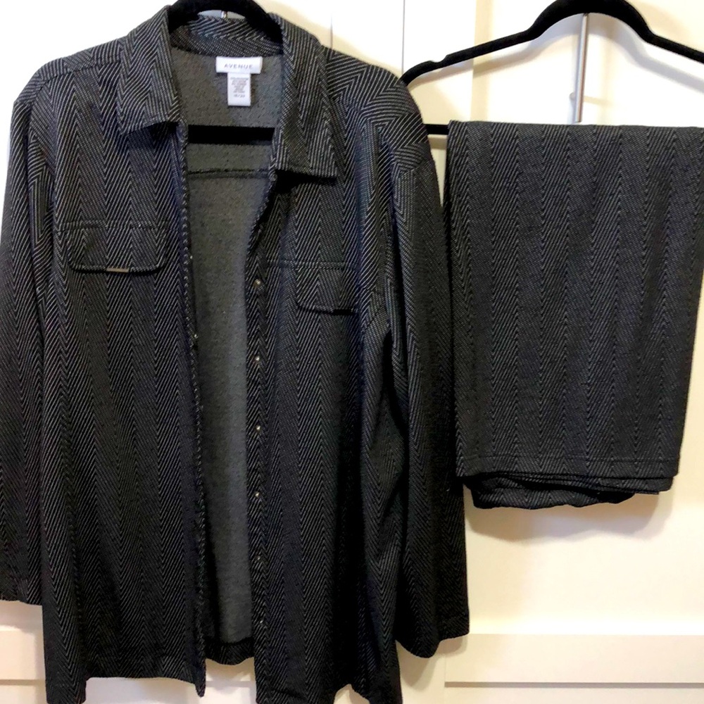 Avenue skirt suit EUC
